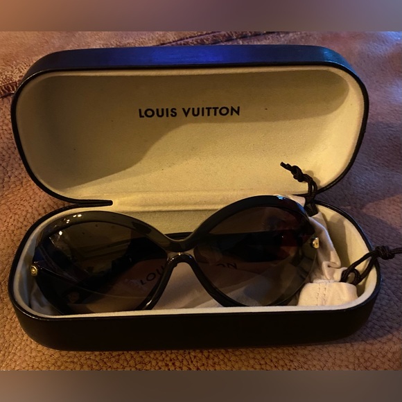Louis Vuitton Sunglasses - Picture 8 of 11